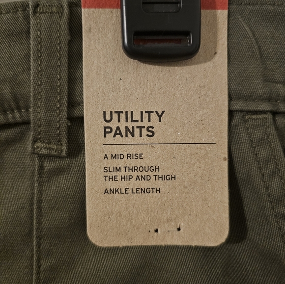 Levi's NWT Utility Pants Green Olive Waterproof Size 32x27 - Picture 2 of 4